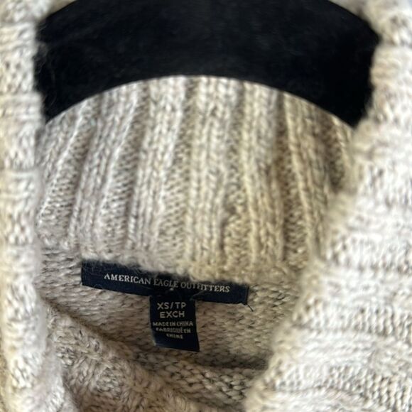 ✨ American Eagle Outfitters Oatmeal Mock Turtleneck Sweater - Size XS - Picture 2 of 5